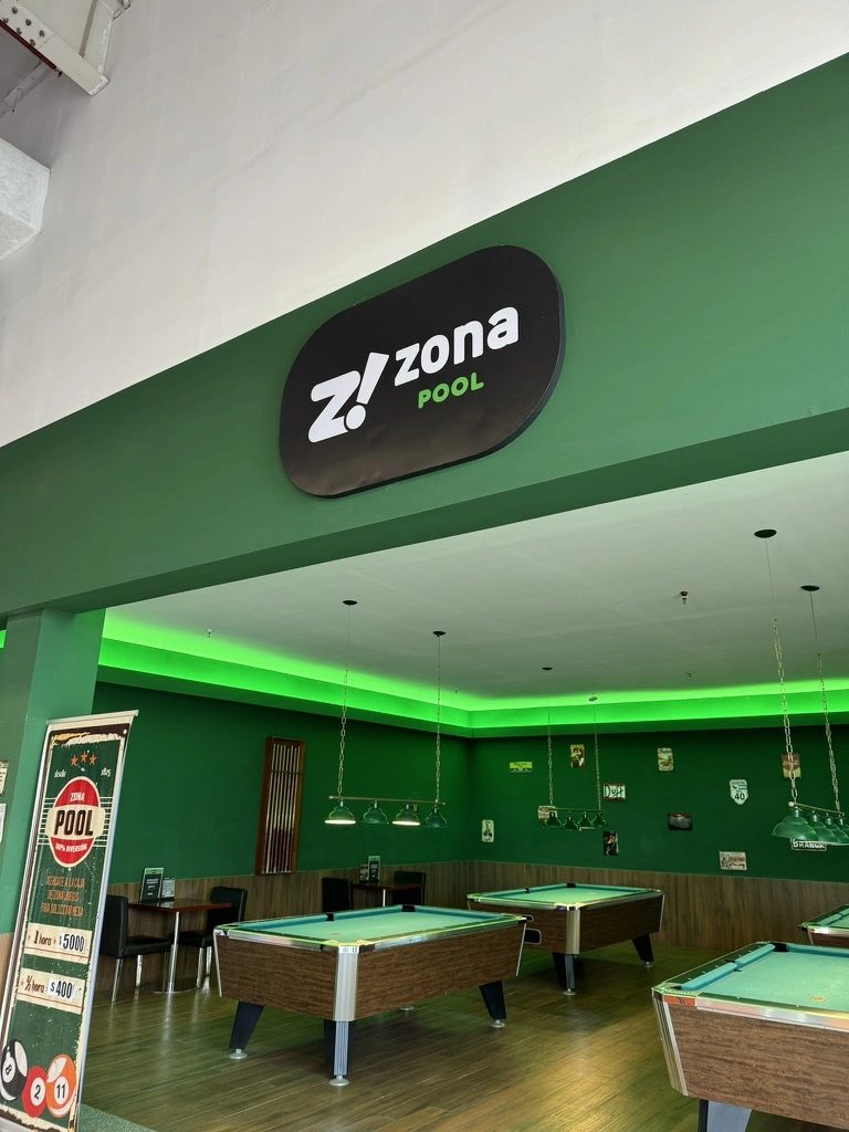 Letras corpóreas de gran tamaño para fachada de COTO