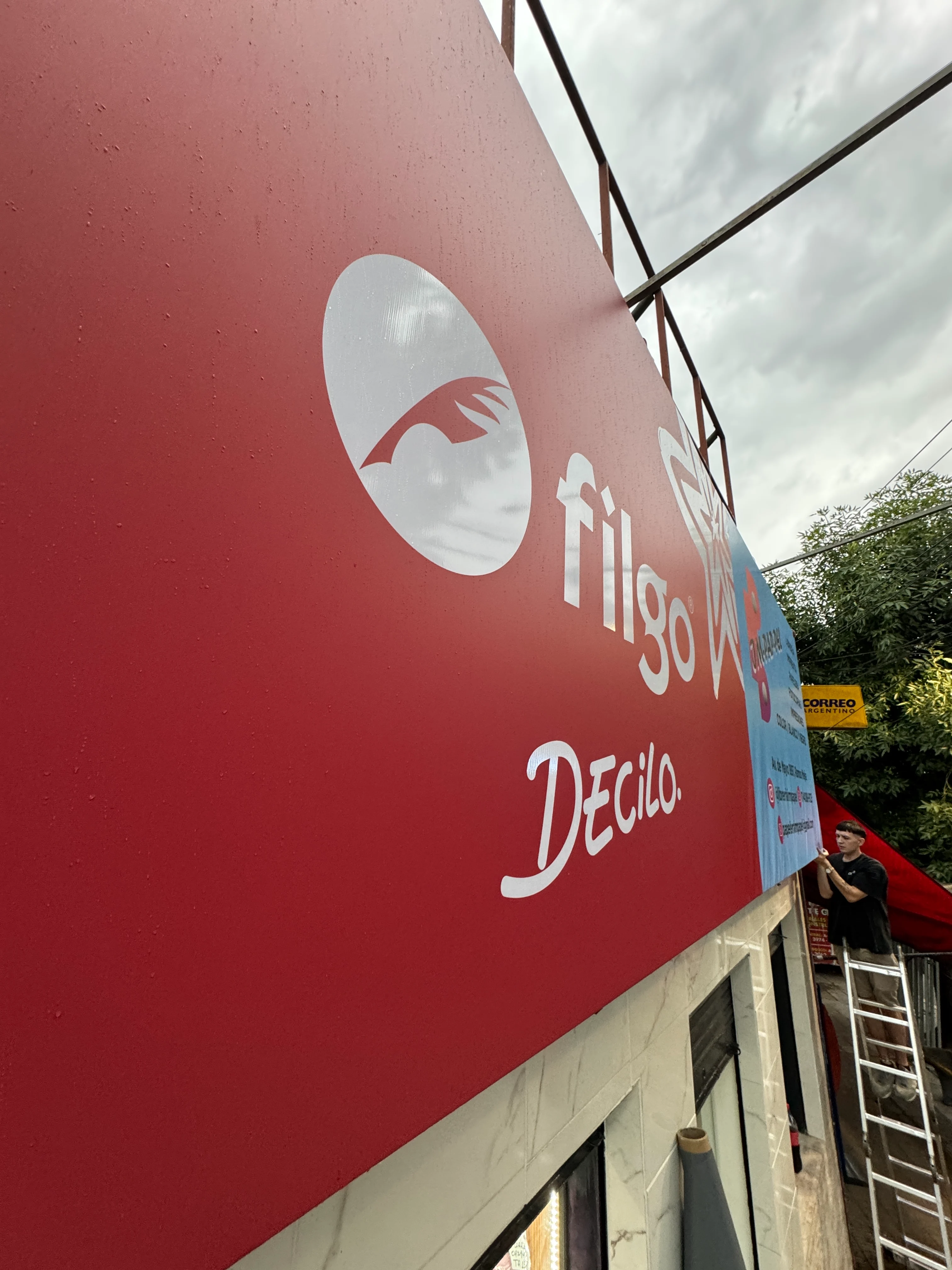 Cartelería exterior para la marca Filgo en punto de venta