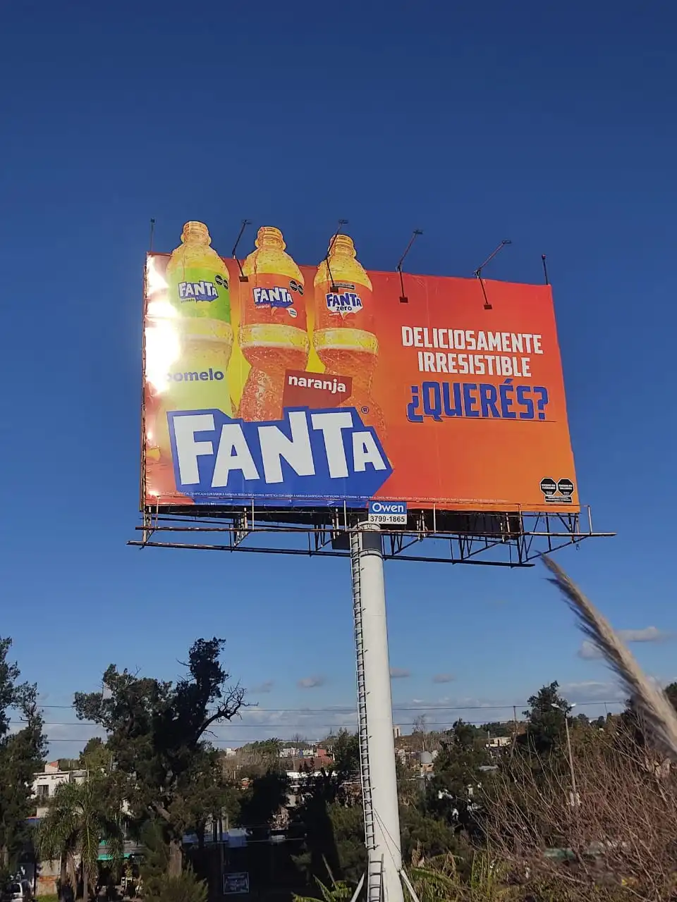 Cartel de publicidad para Vía Pública de la marca Fanta