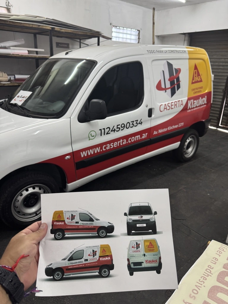 Rotulación vehicular completa para flota de camionetas Sika y Klaukol