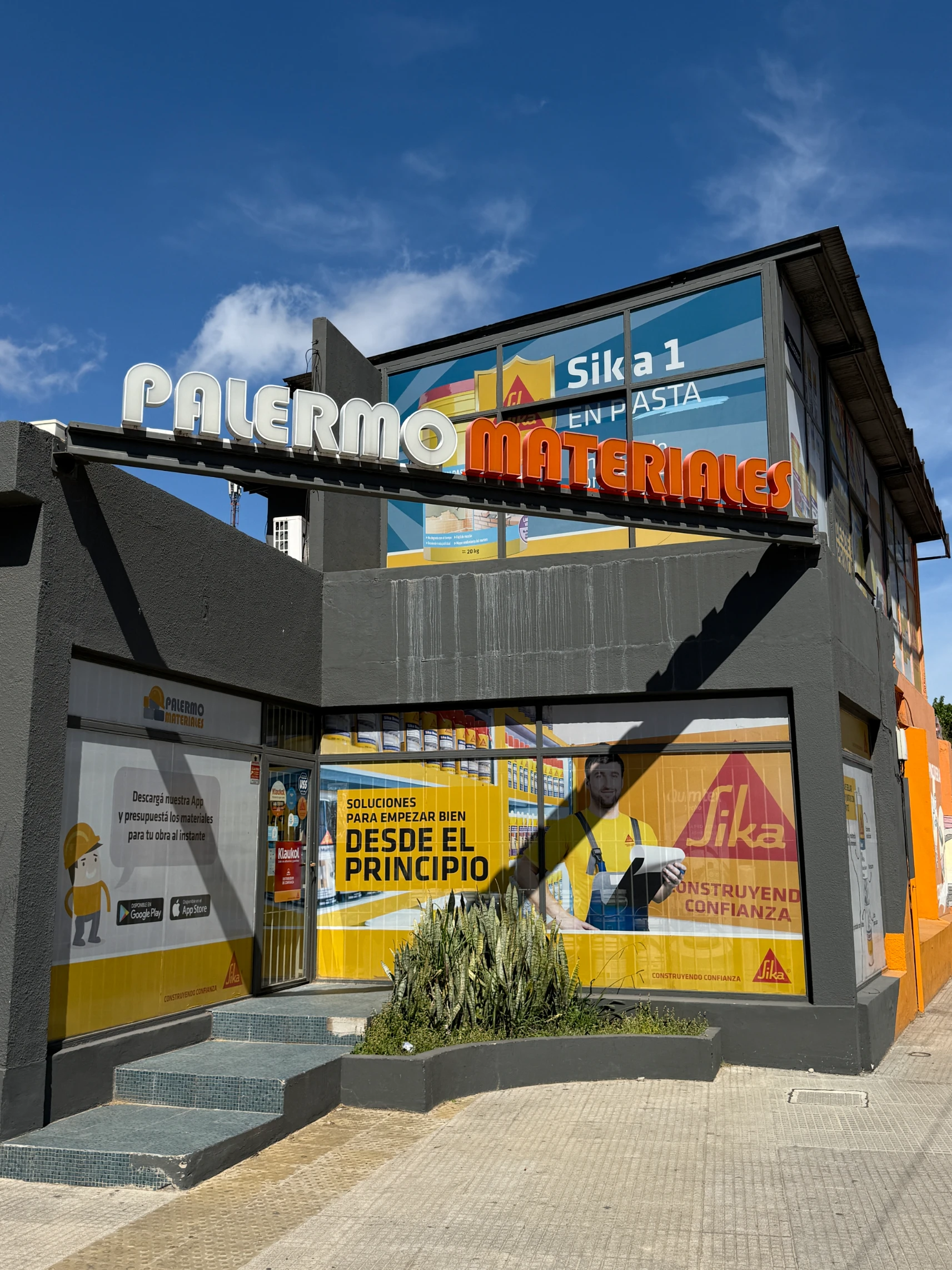 Ploteo de vidriera y fachada para Sika