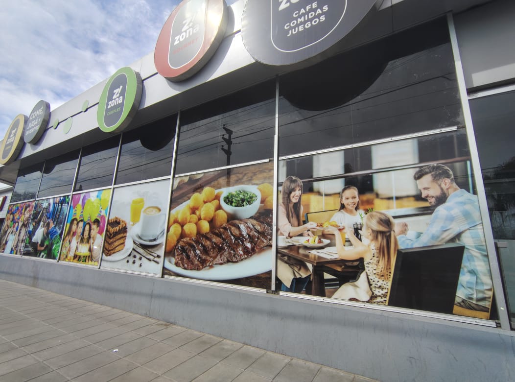 Ploteo de vidriera exterior para Zona Coto